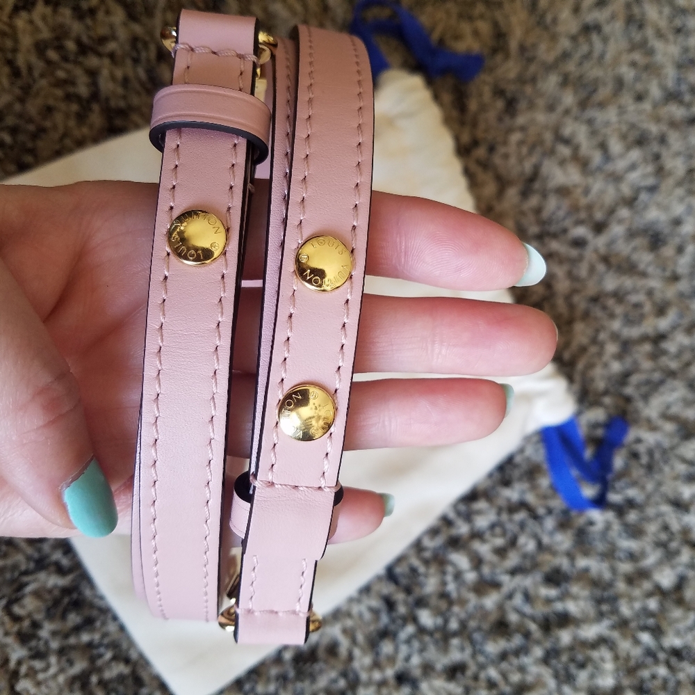 SOLD!!! NEW! Louis Vuitton Neonoe Adjustable Strap